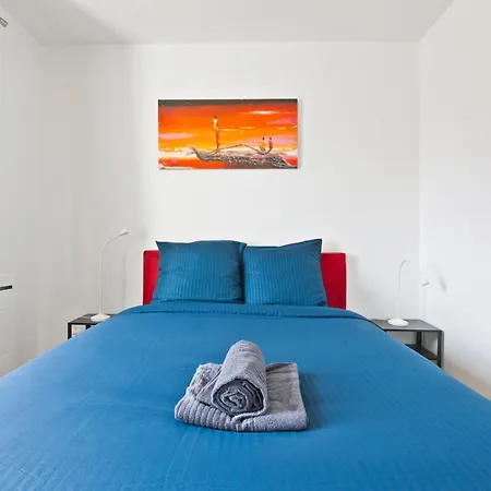 1 Bedroom Quartier Austerlitz Free Netflix Apartment
